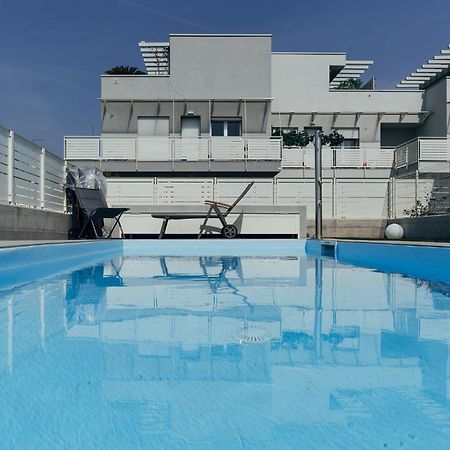 The Prince - Luxury Apartments With Pool بسكييرا ديل غاردا المظهر الخارجي الصورة