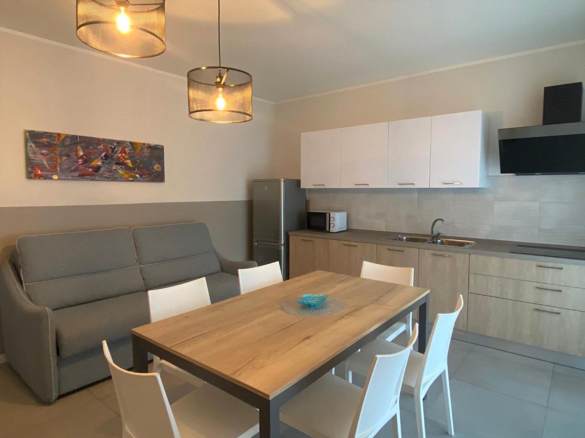 The Prince - Luxury Apartments With Pool بسكييرا ديل غاردا المظهر الخارجي الصورة