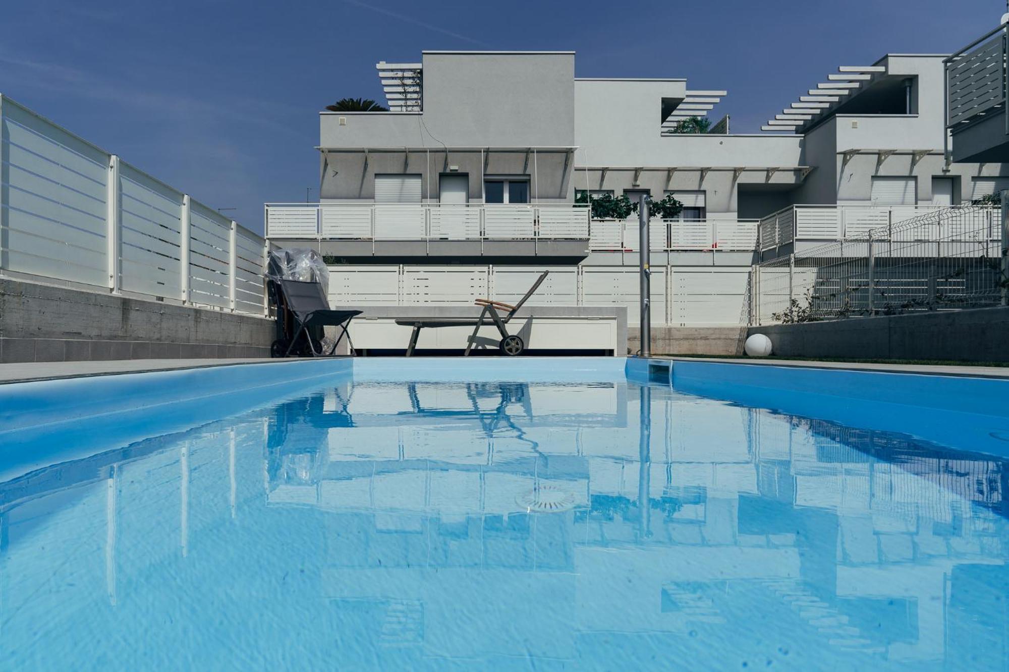 The Prince - Luxury Apartments With Pool بسكييرا ديل غاردا المظهر الخارجي الصورة