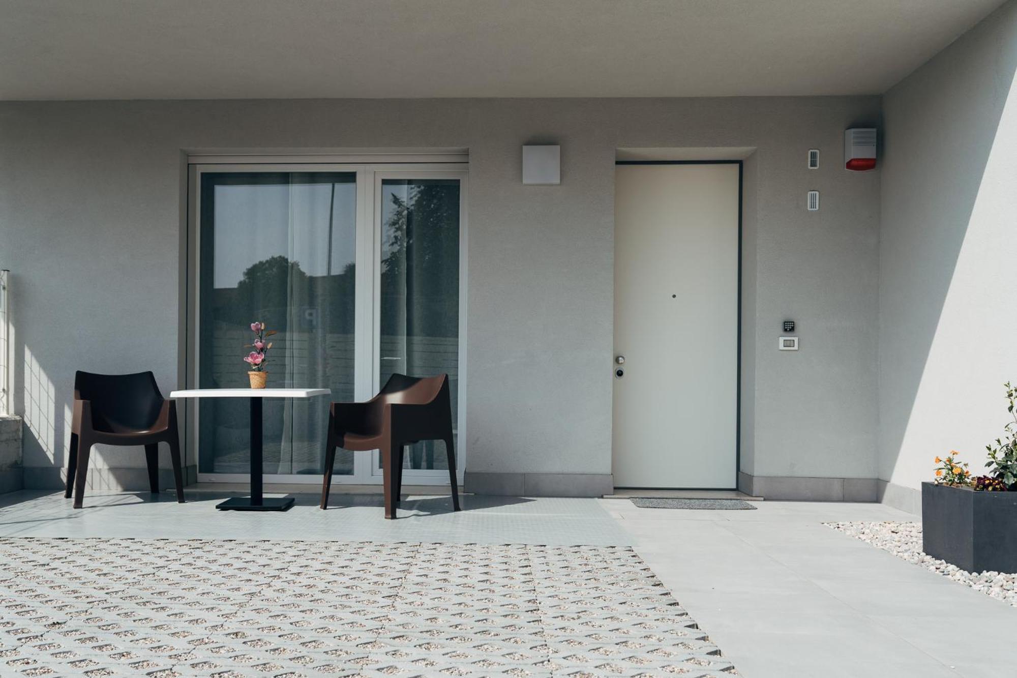 The Prince - Luxury Apartments With Pool بسكييرا ديل غاردا المظهر الخارجي الصورة