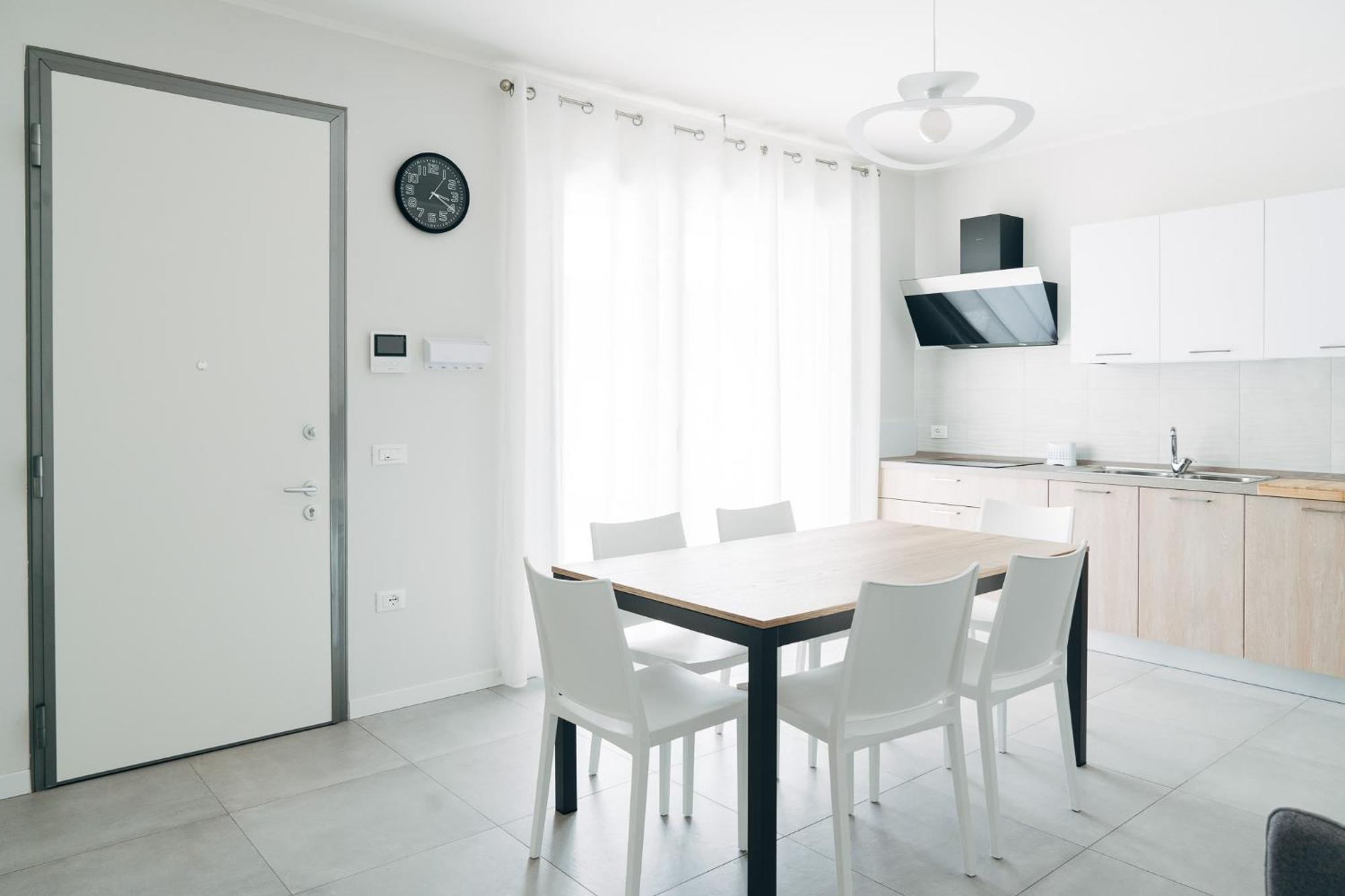The Prince - Luxury Apartments With Pool بسكييرا ديل غاردا المظهر الخارجي الصورة