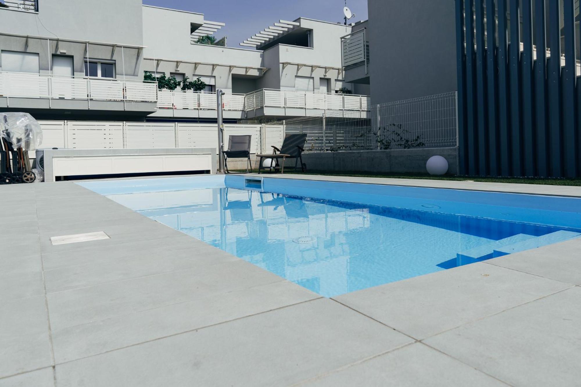The Prince - Luxury Apartments With Pool بسكييرا ديل غاردا المظهر الخارجي الصورة