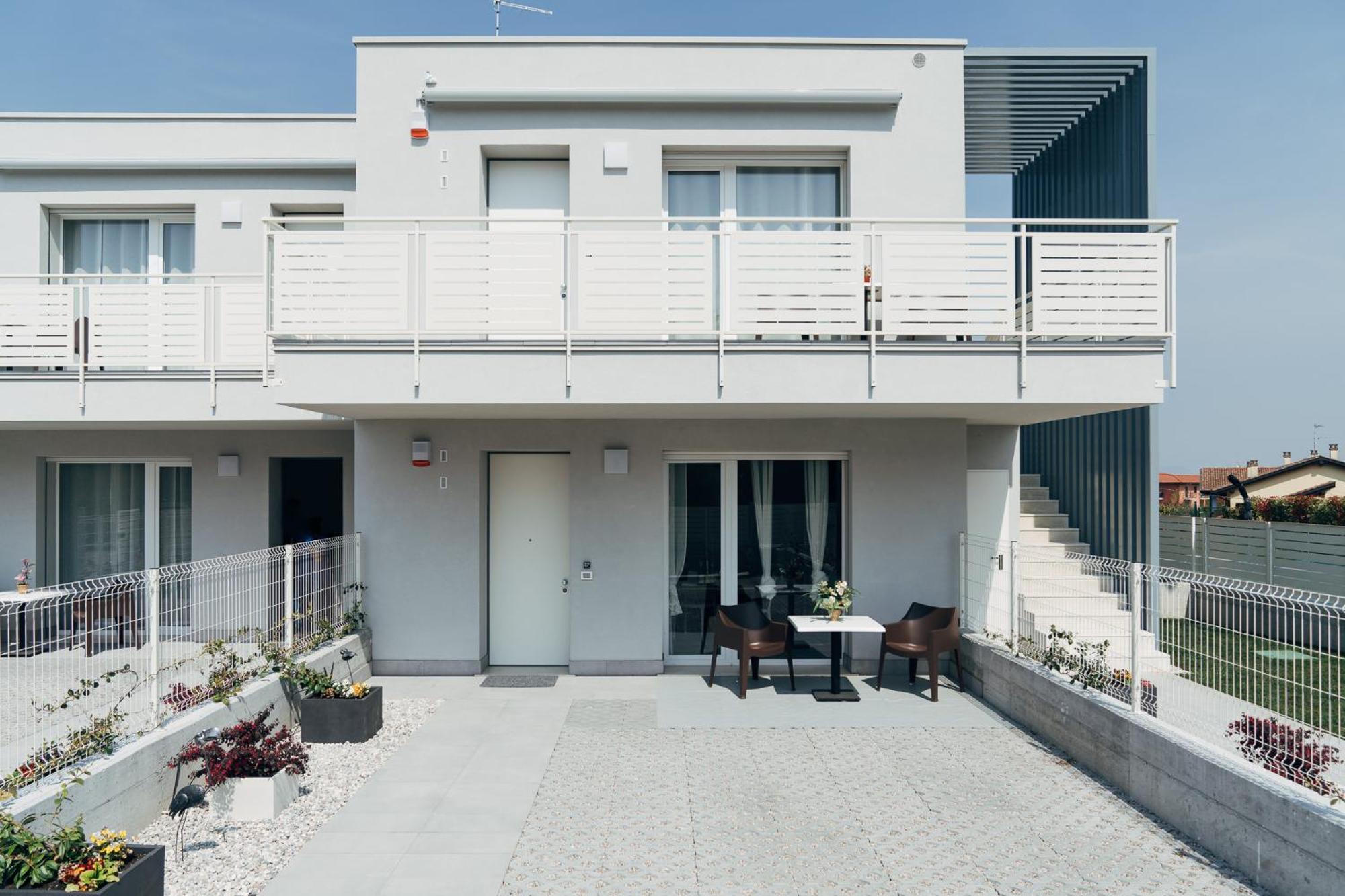 The Prince - Luxury Apartments With Pool بسكييرا ديل غاردا المظهر الخارجي الصورة
